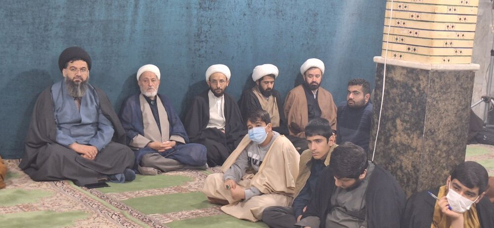 معاون حوزه علمیه کشور با طلاب کادر و اساتید حوزه علمیه کهگیلویه و بویراحمد دیدار و گفت وگو کرد