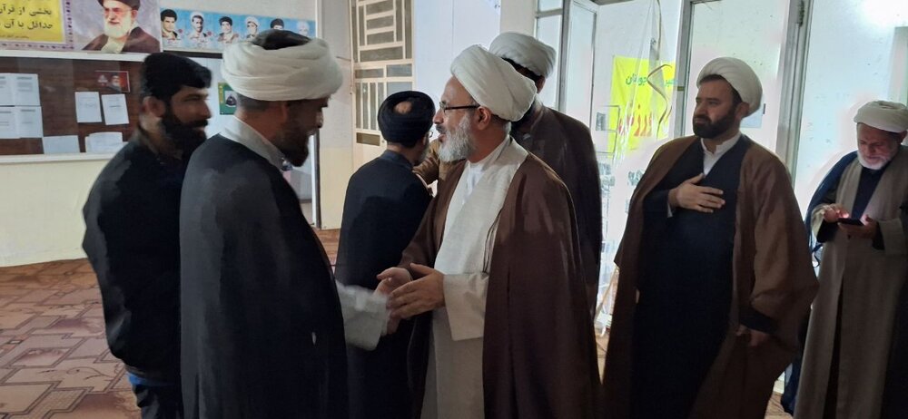 معاون حوزه علمیه کشور با طلاب کادر و اساتید حوزه علمیه کهگیلویه و بویراحمد دیدار و گفت وگو کرد