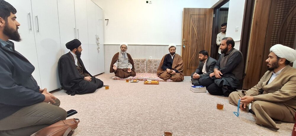 معاون حوزه علمیه کشور با طلاب کادر و اساتید حوزه علمیه کهگیلویه و بویراحمد دیدار و گفت وگو کرد
