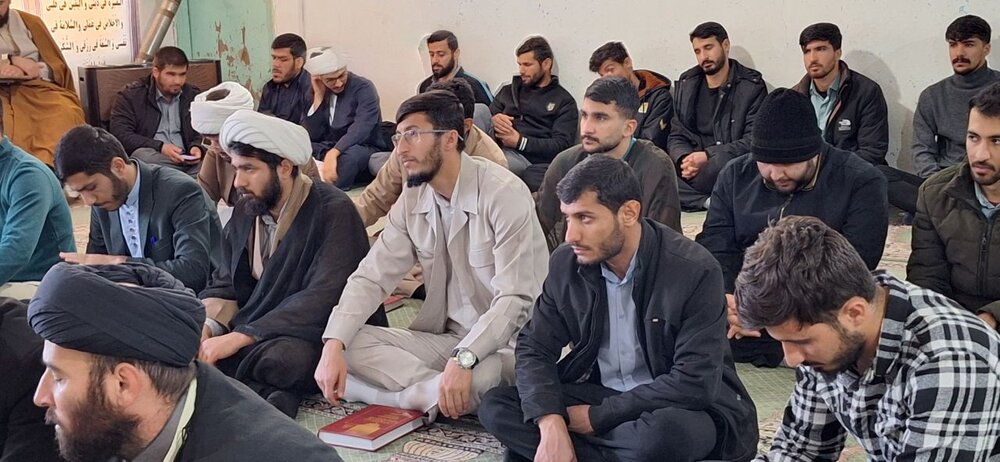معاون حوزه علمیه کشور با طلاب کادر و اساتید حوزه علمیه کهگیلویه و بویراحمد دیدار و گفت وگو کرد