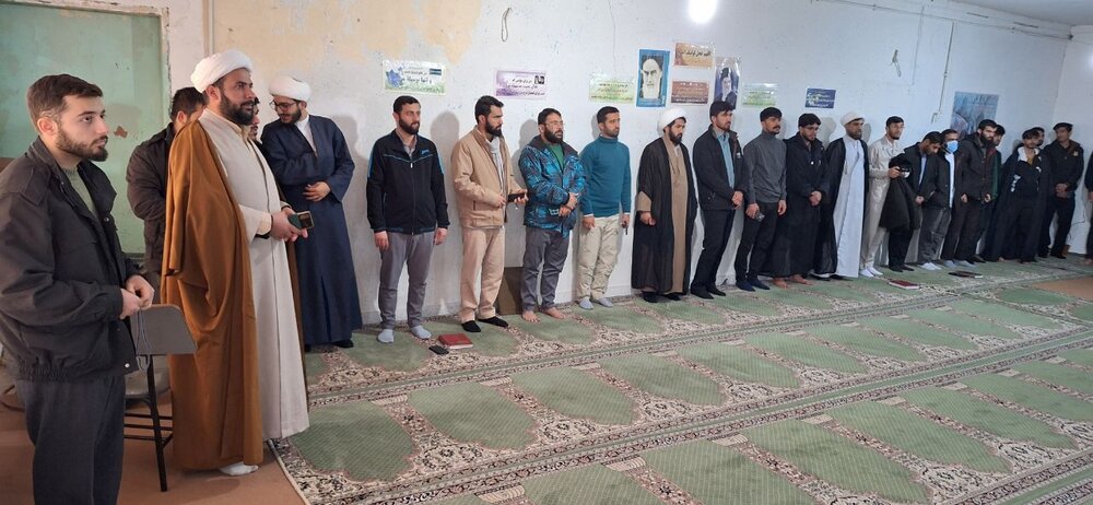 معاون حوزه علمیه کشور با طلاب کادر و اساتید حوزه علمیه کهگیلویه و بویراحمد دیدار و گفت وگو کرد