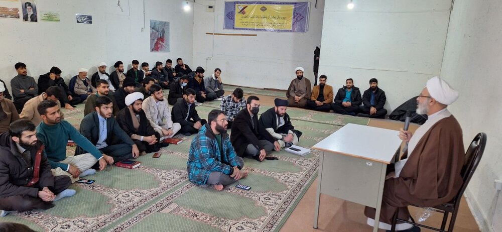 معاون حوزه علمیه کشور با طلاب کادر و اساتید حوزه علمیه کهگیلویه و بویراحمد دیدار و گفت وگو کرد