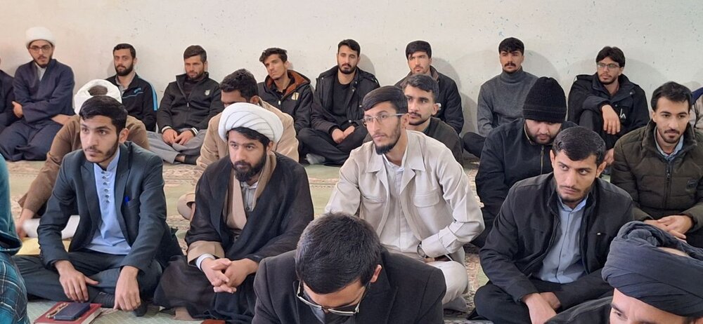 معاون حوزه علمیه کشور با طلاب کادر و اساتید حوزه علمیه کهگیلویه و بویراحمد دیدار و گفت وگو کرد