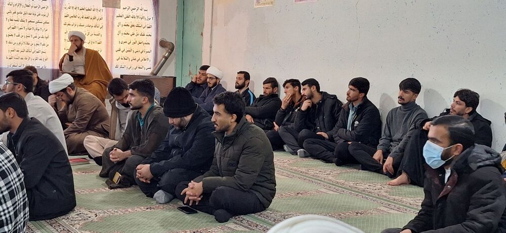 معاون حوزه علمیه کشور با طلاب کادر و اساتید حوزه علمیه کهگیلویه و بویراحمد دیدار و گفت وگو کرد