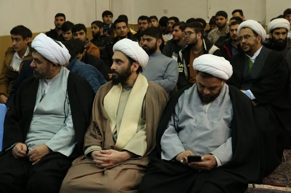 همایش علمی بصیرتی با موضوع " نقش باز تأسیس حوزه علمیه قم در تحقق انقلاب اسلامی"
