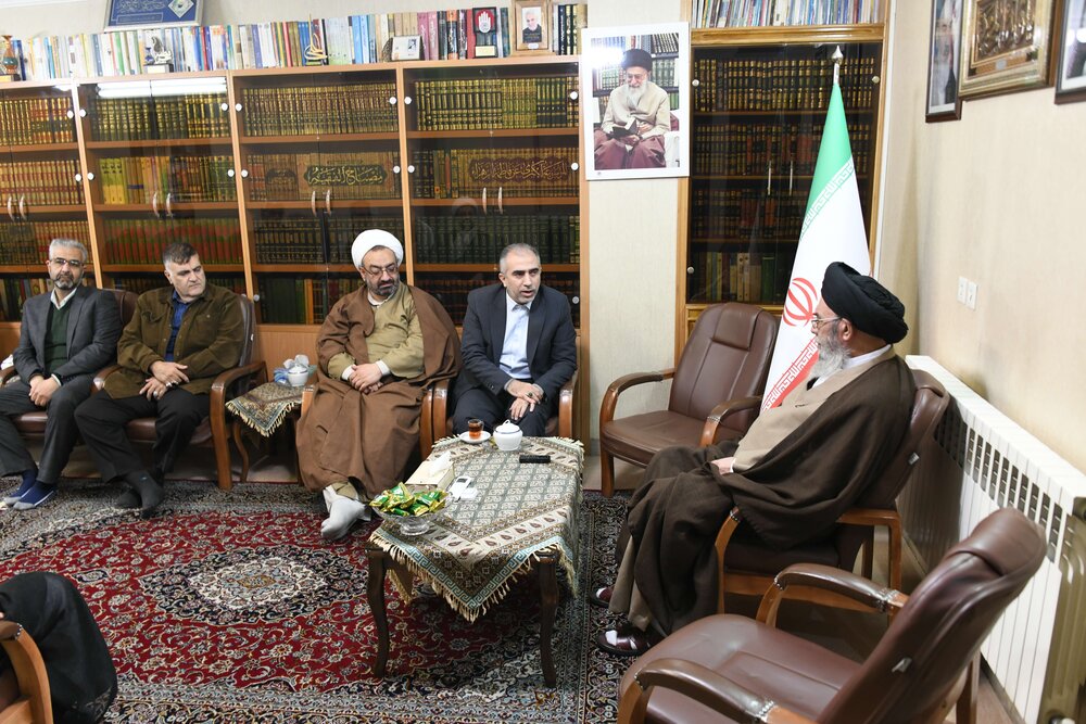 پس از انقلاب اسلامی در زمینه صنعت برق معجزه کرده‌ایم/ رونق صنعت برق در دوران پس از انقلاب