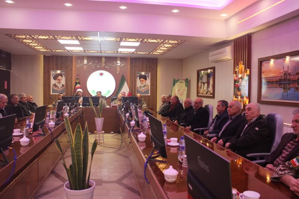 تمام‌قد در مقابل دشمن ایستاده‌ایم