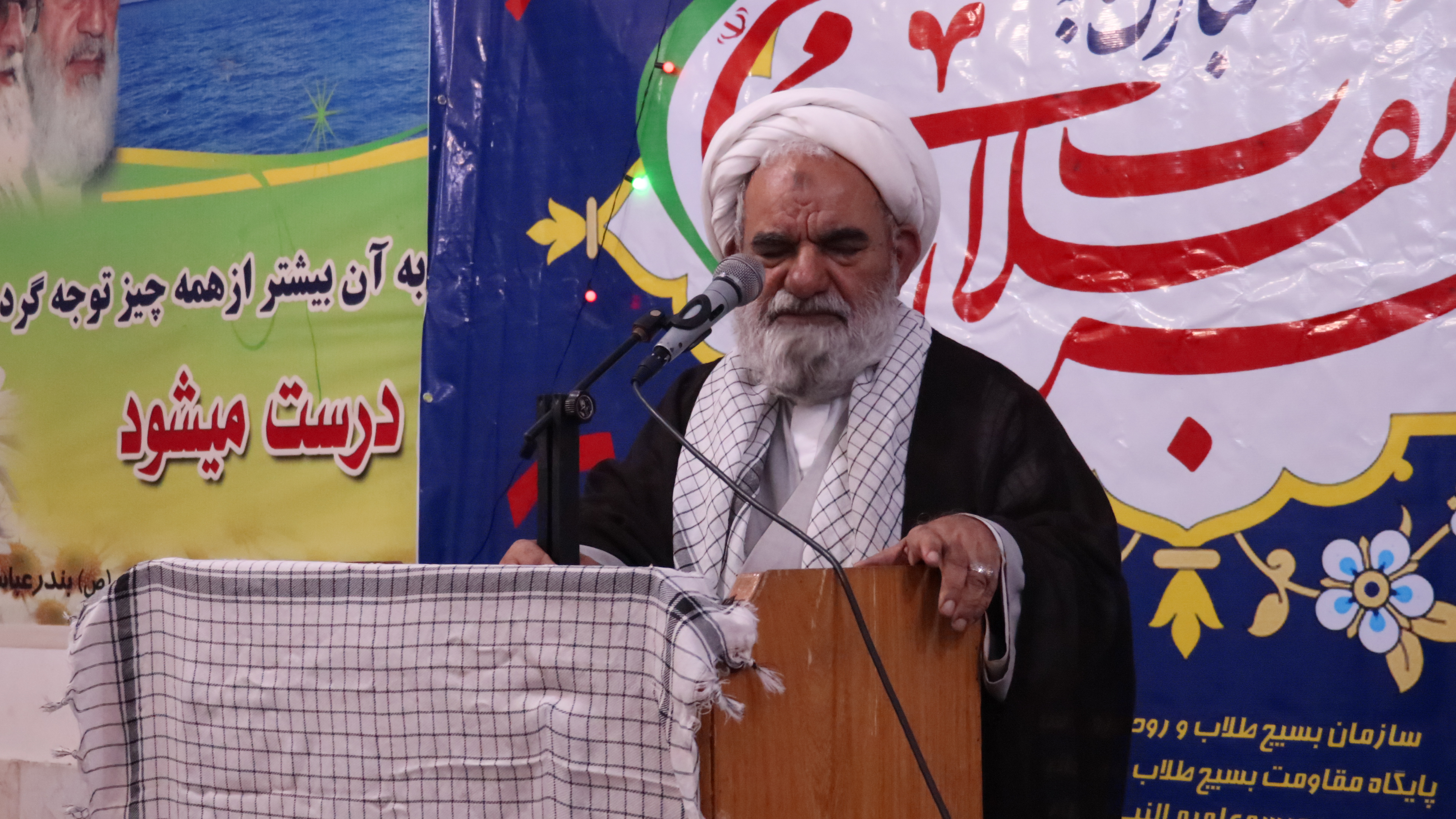 روحانیون جانباز و رزمنده مدرسه علمیه النبی بندرعباس تجلیل شدند