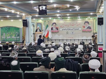 تصاویر/سلسله نشست‌های جهاد تبیین در مرکز بزرگ اسلامی غرب کشور برگزار شد