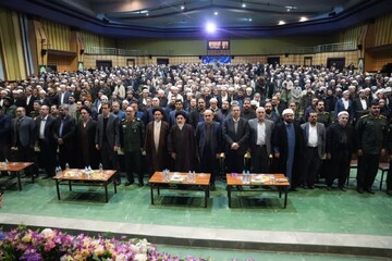 لزوم هوشیاری امت اسلامی در برابر توطئه‌های دشمنان