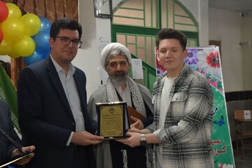 تصاویر/ مراسم جشن انقلاب و تجلیل از دبیران و دانش آموزان ممتاز  شهرستان شوط