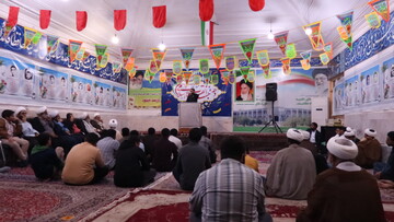 تصاویر/ مراسم تجلیل از روحانیون جانباز و رزمنده مدرسه علمیه النبی (ص)