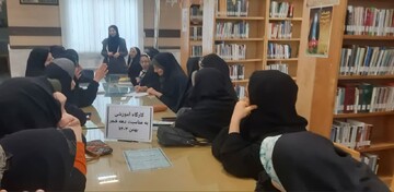 کارگاه آموزشی خانواده با موضوع خودآگاهی و مهارت‌های فرزندپروری در آستانه برگزار شد