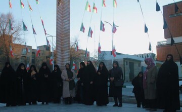 تصاویر/ گلباران قبور شهدای منطقه شهر صنعتی اراک به مناسبت دهه فجر