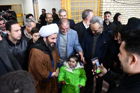 تصاویر/ بازدید امام جمعه شهرستان خوی از نمایشگاه سوغات و صنایع‌دستی