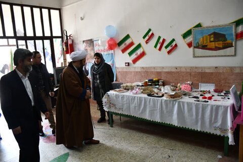 تصاویر/ حضور امام جمعه شهرستان خوی در هنرستان دخترانه شهید اصغرزاده