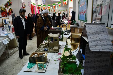 تصاویر/ حضور امام جمعه شهرستان خوی در هنرستان دخترانه شهید اصغرزاده