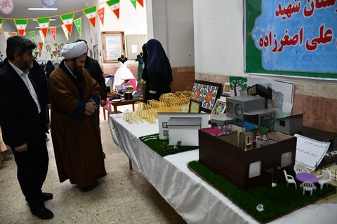 تصاویر/ حضور امام جمعه شهرستان خوی در هنرستان دخترانه شهید اصغرزاده