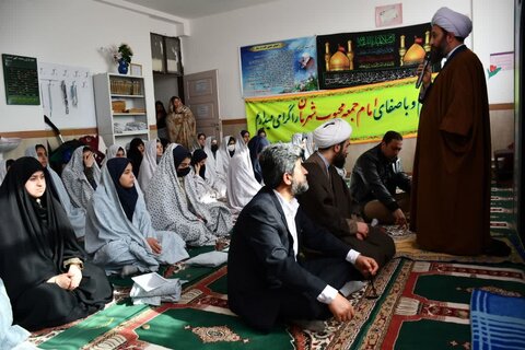 تصاویر/ حضور امام جمعه شهرستان خوی در هنرستان دخترانه شهید اصغرزاده
