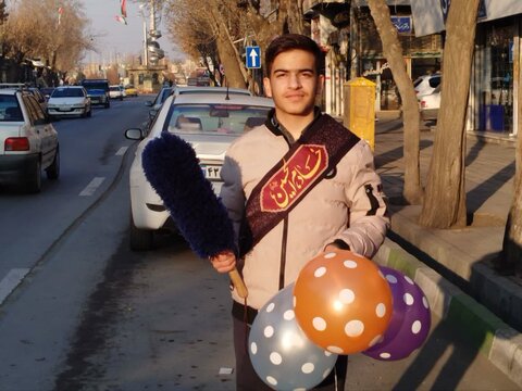 تصاویر/ برپایی ایستگاه صلواتی بمناسبت اعیاد شعبانیه و دهه فجر توسط طلاب جهادی نقده