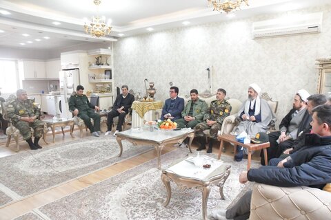 تصاویر/ دیدار امام جمعه شهرستان خوی با خانواده شهدا