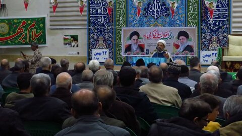 تصاویر/ ویژه برنامه گرامیداشت ایام الله دهه فجر در تکاب