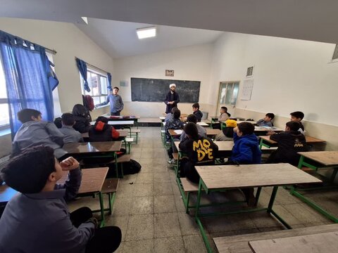 حضور مبلغین فیروزکوهی به مناسبت ایام الله دهه فجر در مدارس دانش آموزی