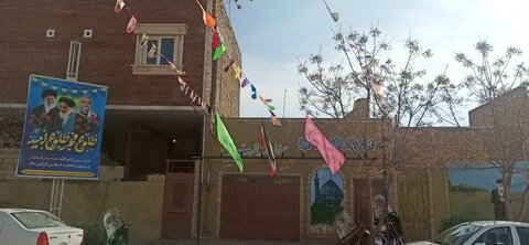 تصاویر/ آذین‌بندی مدارس علمیه منطقه کاشان در سالگرد پیروزی انقلاب اسلامی