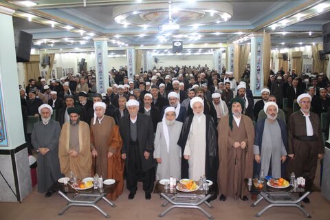 تصاویر/سلسله نشست‌های جهاد تبیین در مرکز بزرگ اسلامی غرب کشور برگزار شد