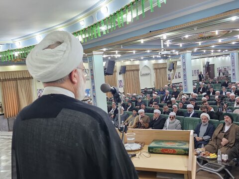 تصاویر/سلسله نشست‌های جهاد تبیین در مرکز بزرگ اسلامی غرب کشور برگزار شد