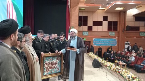 تصاویر/ آیین تجلیل از خانواده‌های معظم شهدای انتظامی و تجلیل از برگزیدگان و اعطای دومین میزبانی اجلاسیه نماز نیروهای مسلح