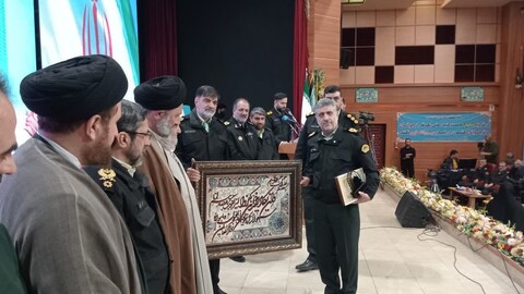 تصاویر/ آیین تجلیل از خانواده‌های معظم شهدای انتظامی و تجلیل از برگزیدگان و اعطای دومین میزبانی اجلاسیه نماز نیروهای مسلح