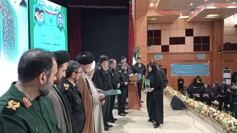 تصاویر/ آیین تجلیل از خانواده‌های معظم شهدای انتظامی و تجلیل از برگزیدگان و اعطای دومین میزبانی اجلاسیه نماز نیروهای مسلح