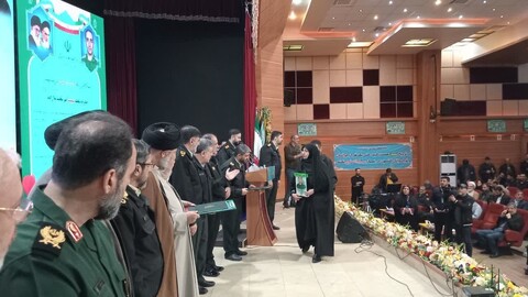 تصاویر/ آیین تجلیل از خانواده‌های معظم شهدای انتظامی و تجلیل از برگزیدگان و اعطای دومین میزبانی اجلاسیه نماز نیروهای مسلح