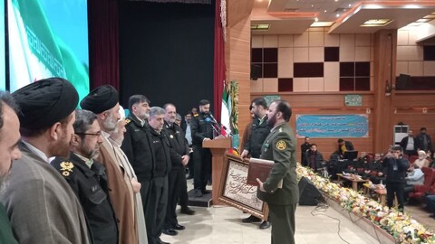 تصاویر/ آیین تجلیل از خانواده‌های معظم شهدای انتظامی و تجلیل از برگزیدگان و اعطای دومین میزبانی اجلاسیه نماز نیروهای مسلح