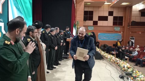 تصاویر/ آیین تجلیل از خانواده‌های معظم شهدای انتظامی و تجلیل از برگزیدگان و اعطای دومین میزبانی اجلاسیه نماز نیروهای مسلح