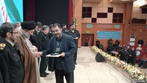 تصاویر/ آیین تجلیل از خانواده‌های معظم شهدای انتظامی و تجلیل از برگزیدگان و اعطای دومین میزبانی اجلاسیه نماز نیروهای مسلح