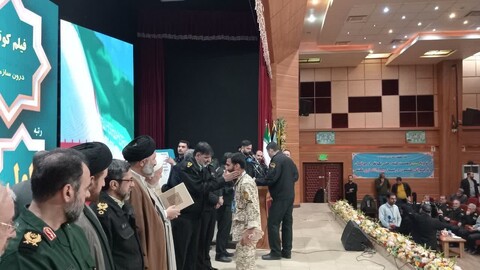 تصاویر/ آیین تجلیل از خانواده‌های معظم شهدای انتظامی و تجلیل از برگزیدگان و اعطای دومین میزبانی اجلاسیه نماز نیروهای مسلح