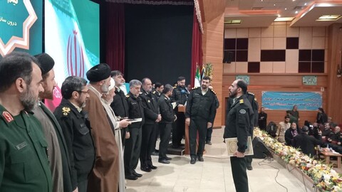 تصاویر/ آیین تجلیل از خانواده‌های معظم شهدای انتظامی و تجلیل از برگزیدگان و اعطای دومین میزبانی اجلاسیه نماز نیروهای مسلح