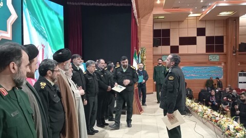 تصاویر/ آیین تجلیل از خانواده‌های معظم شهدای انتظامی و تجلیل از برگزیدگان و اعطای دومین میزبانی اجلاسیه نماز نیروهای مسلح