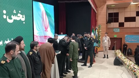 تصاویر/ آیین تجلیل از خانواده‌های معظم شهدای انتظامی و تجلیل از برگزیدگان و اعطای دومین میزبانی اجلاسیه نماز نیروهای مسلح
