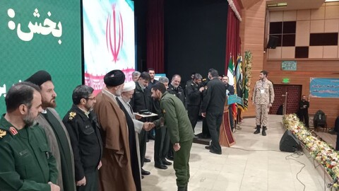 تصاویر/ آیین تجلیل از خانواده‌های معظم شهدای انتظامی و تجلیل از برگزیدگان و اعطای دومین میزبانی اجلاسیه نماز نیروهای مسلح