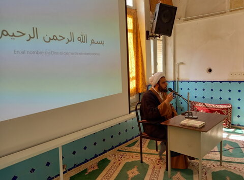 تصاویر/ نشست ایجاد انگیزه در طلاب مدرسه علمیه آیت‌الله مدنی(ره) کاشان