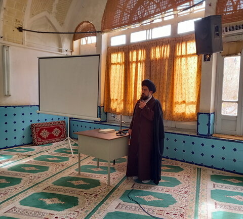 تصاویر/ نشست ایجاد انگیزه در طلاب مدرسه علمیه آیت‌الله مدنی(ره) کاشان