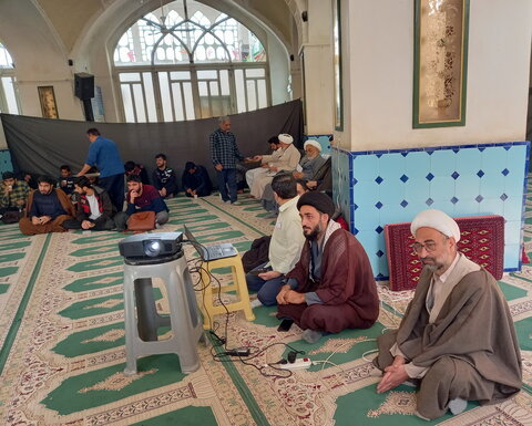 تصاویر/ نشست ایجاد انگیزه در طلاب مدرسه علمیه آیت‌الله مدنی(ره) کاشان