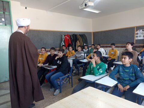 تصاویر/  نشست های فرهنگی  "مهدویت و انقلاب اسلامی " در مدارس خوی