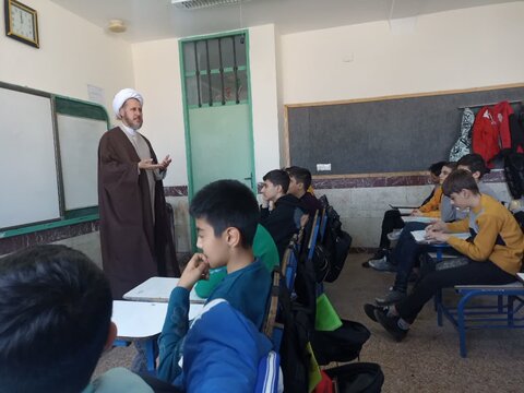 تصاویر/  نشست های فرهنگی  "مهدویت و انقلاب اسلامی " در مدارس خوی