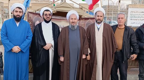 تصاویر/ ایجاد ایستگاه صلواتی به مناسبت اعیاد شعبانیه توسط طلاب شاهین دژ