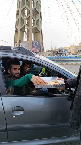 تصاویر/ ایجاد ایستگاه صلواتی به مناسبت اعیاد شعبانیه توسط طلاب شاهین دژ