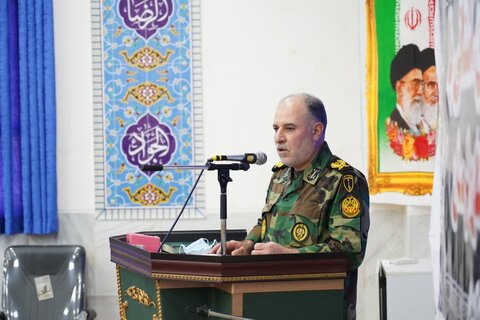 تصاویر دیدار فرماندهان و مسئولین استان لرستان با نماینده ولی فقیه در استان